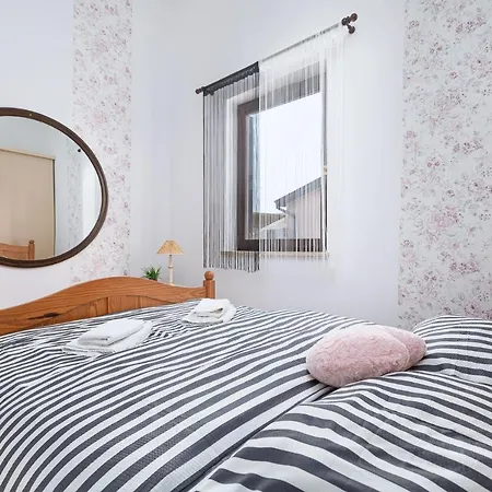 Apartment Gracia With Private Parking And Free Internet