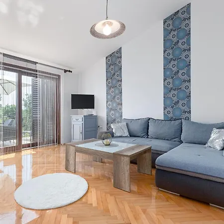 Apartment Apartment Gracia With Private Parking And Free Internet