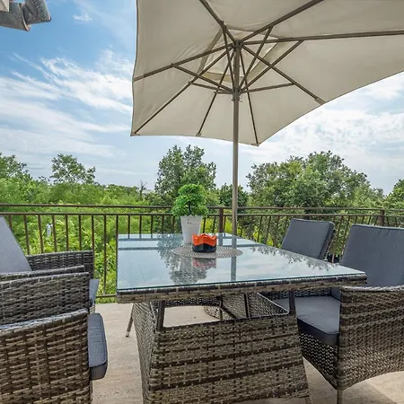 Apartment Gracia With Private Parking And Free Internet Apartment Porec