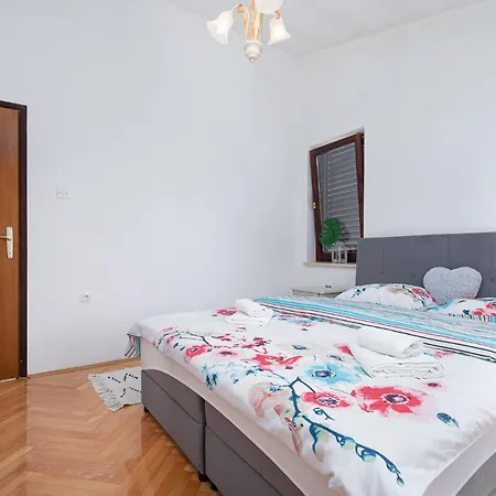Gracia With Private Parking And Free Internet Poreč