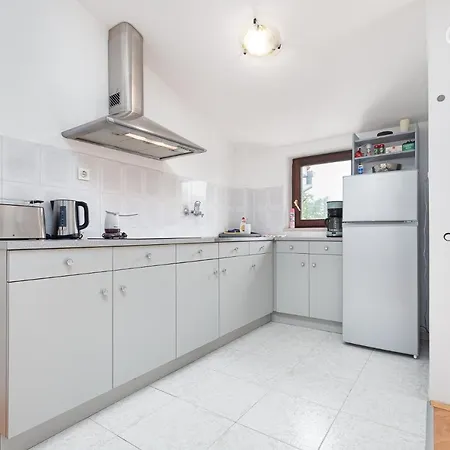 Apartment Gracia With Private Parking And Free Internet Porec